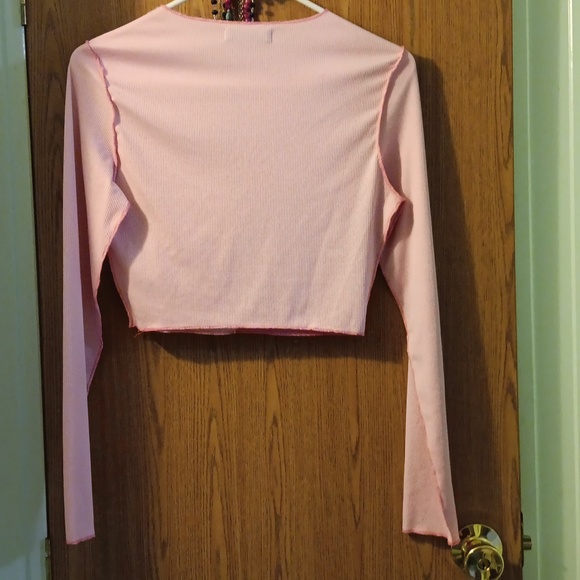 Cute pink top! - Picture 4 of 5